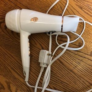 T3 Luxe FEATHERWEIGHT 2 hairdryer